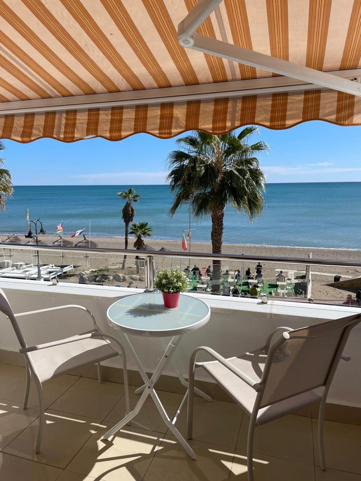 Roca Chica. Studio - First Line Beach Торремолинос Экстерьер фото