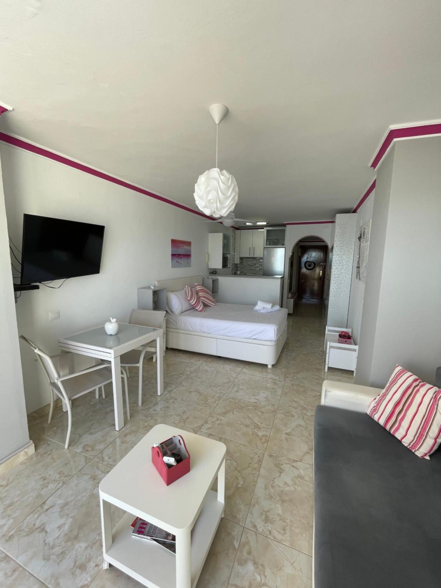 Roca Chica. Studio - First Line Beach Торремолинос Экстерьер фото