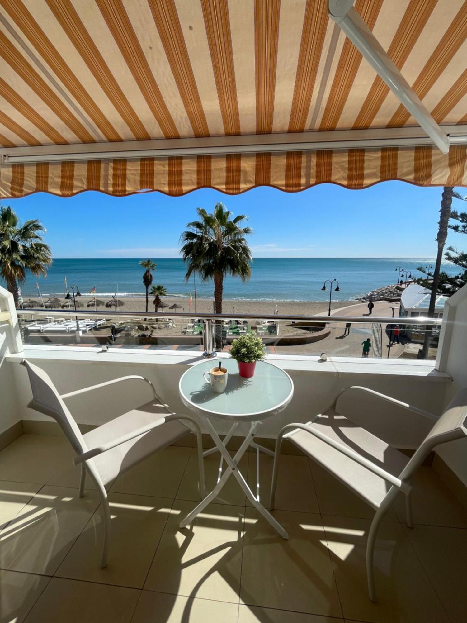 Roca Chica. Studio - First Line Beach Торремолинос Экстерьер фото